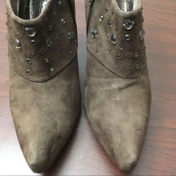 2/$25 Kathy Van Zeeland suede brown heels - Picture 3 of 7